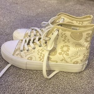 American Eagle shoes. (Only worn once Clean, good quality shoes. You should buy!